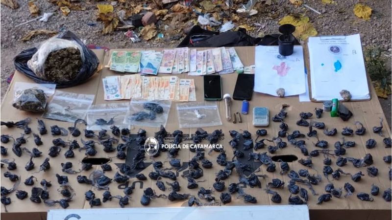 Cinco detenidos: secuestran droga, armas de fuego y dinero en efectivo