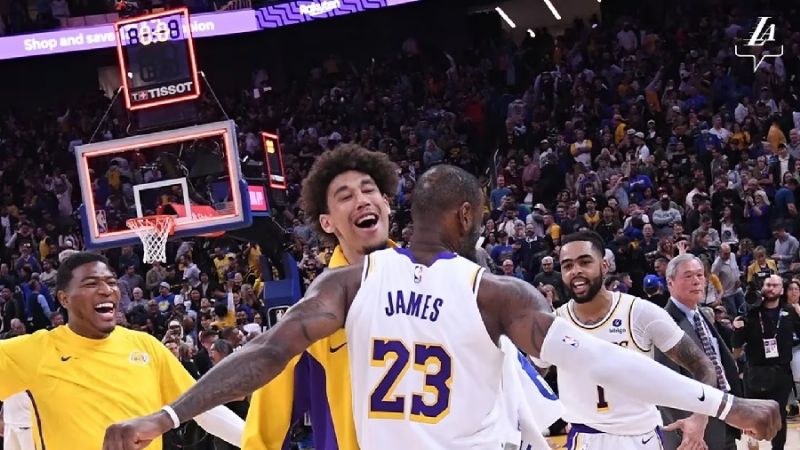 Lakers 145-Golden 144, con James y Curry brillantes