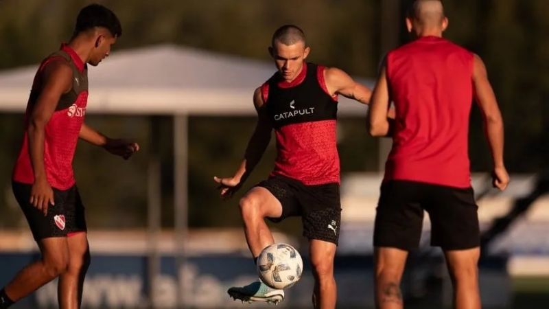 "Santi" cambiaría representante para renovar con Independiente