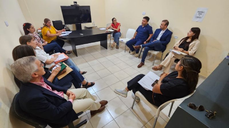 Reunión estratégica para optimizar la dereivación de pacientes oncológicos