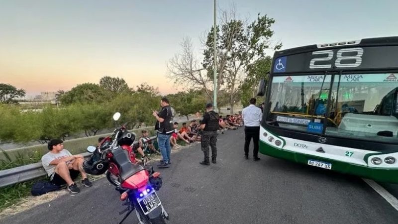 Batalla entre “barras” de River; vergüenza sin fin