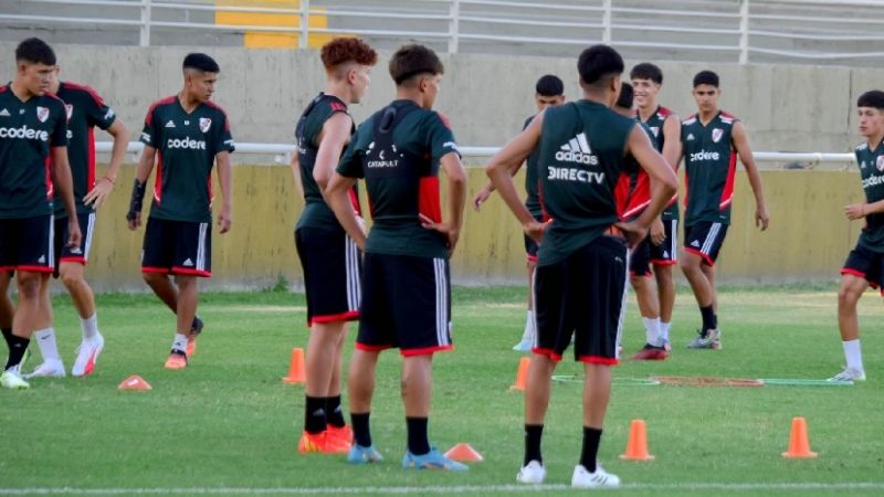 Juveniles de River ya entrenan en Catamarca