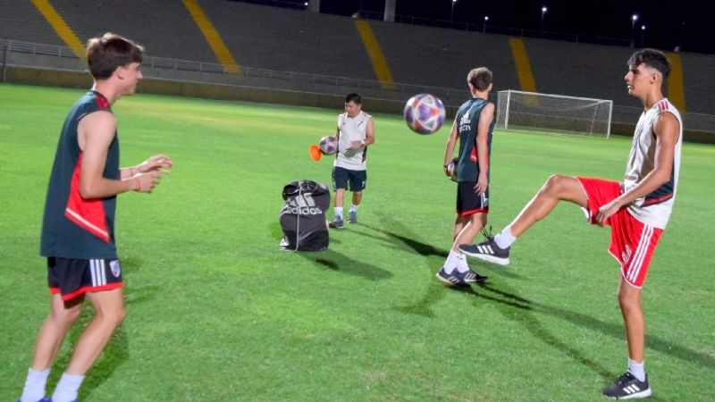 Juveniles de River ya entrenan en Catamarca