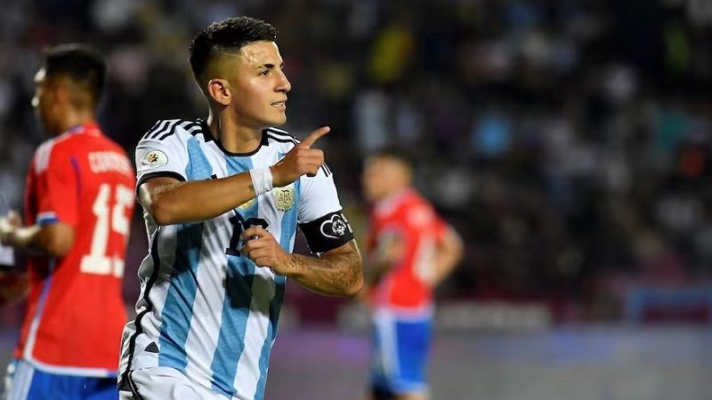 Argentina goleó 5-0 a Chile, avanzó en el Preolímpico