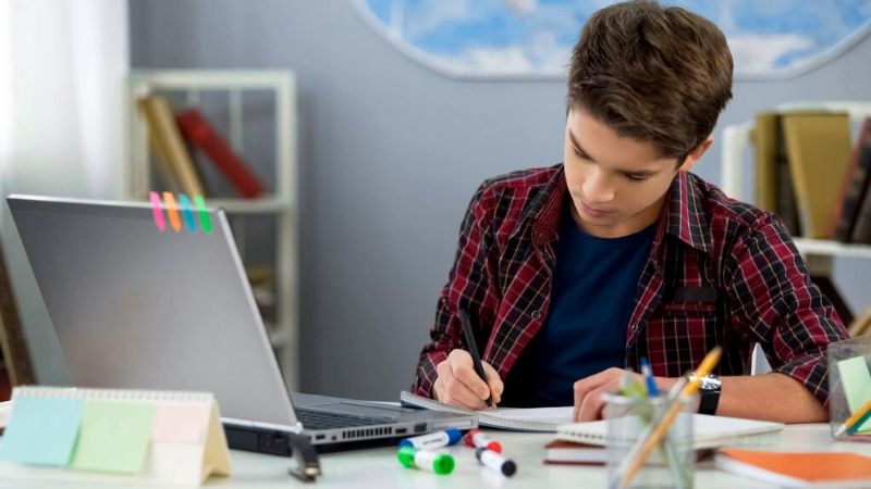 Educación financiera: un programa para que jóvenes aprendan a manejar su plata