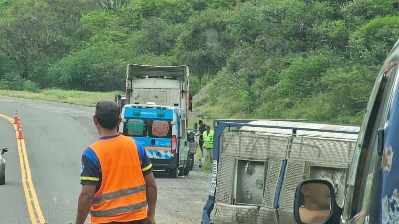 Volcó un camión en Ruta Nacional N°38