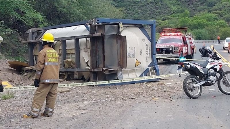Volcó un camión en Ruta Nacional N°38