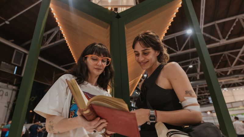 Presentación de la Hemeroteca Municipal en la Feria del Libro: un viaje a nuestra historia