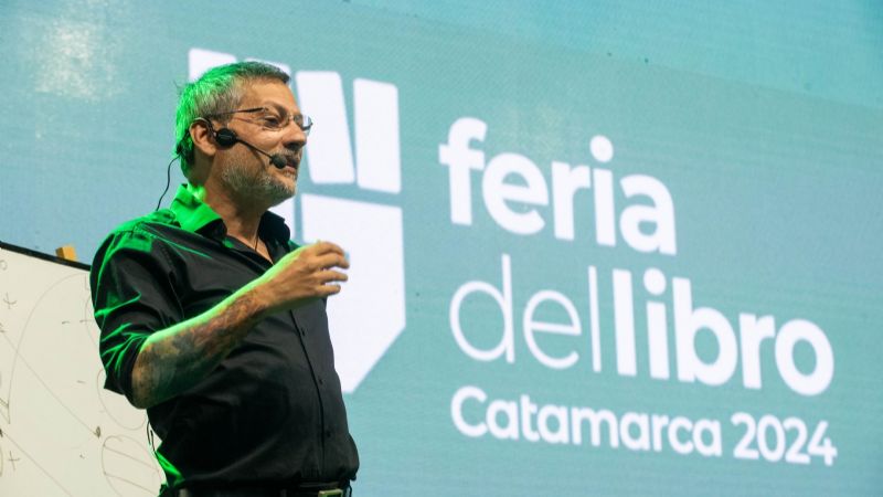 Cartañá en la Feria del Libro: “Es posible cambiar y mejorar las relaciones con los demás”