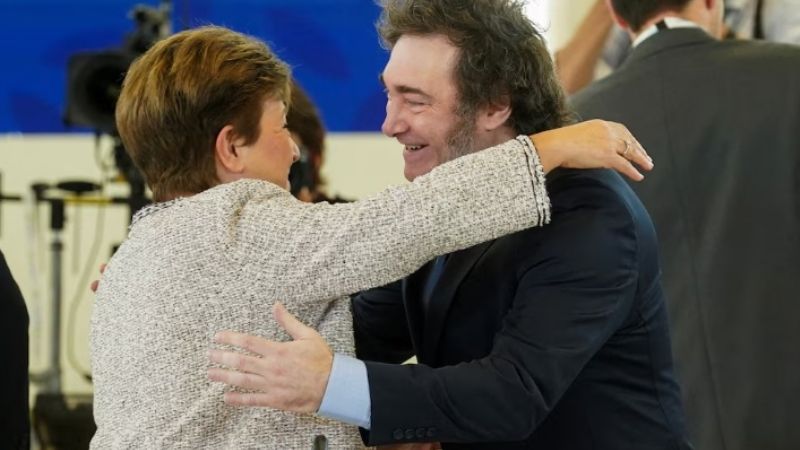 El directorio del FMI recortó los sobrecargos que se aplican a los países deudores