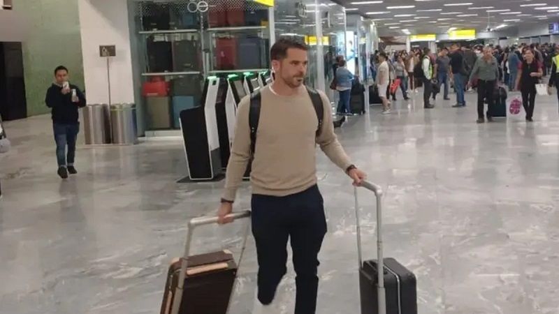 Gago ya viaja desde México; lo esperan este domingo