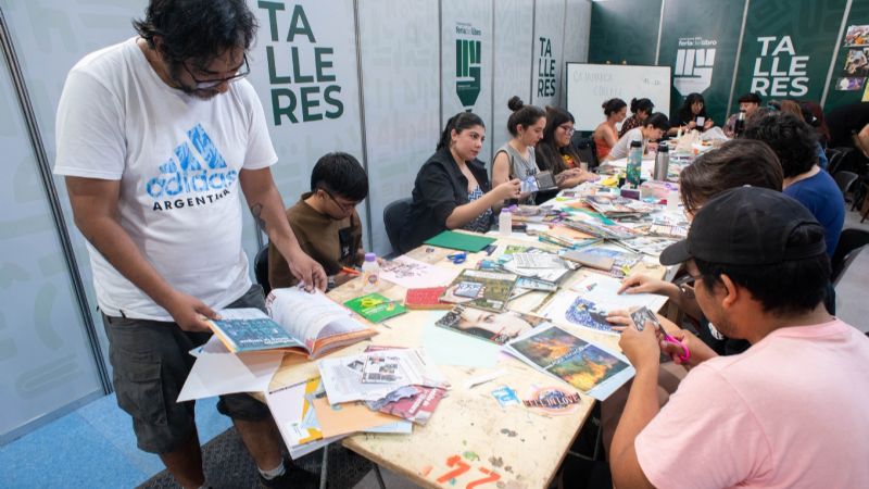 El arte del collage llenó de color el sábado en la Feria del Libro