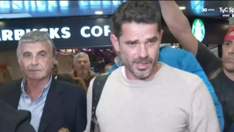 Gago llegó al país; "Vuelvo a casa", dijo