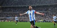 MESSI FESTEJANDO SU PRIMER GOL ante Bolivia, después de 11 meses sin jugar en la Argentina.