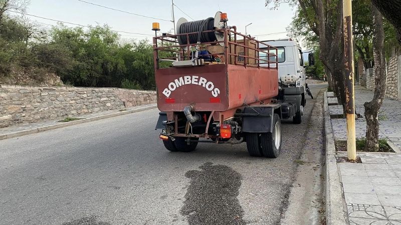 Impactó contra el camión de bomberos