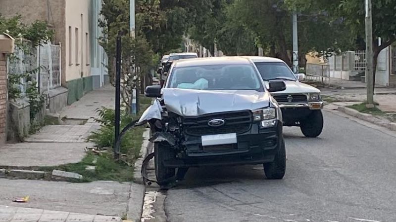 Impactó contra el camión de bomberos