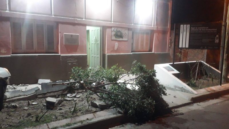 Automovilista chocó contra la Casa de la Memoria