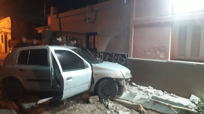 Automovilista chocó contra la Casa de la Memoria