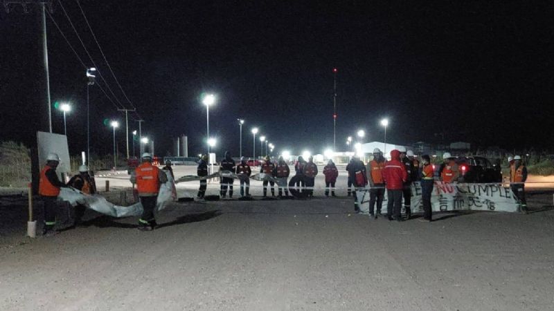 Trabajadores reclaman pagos de empresa minera china