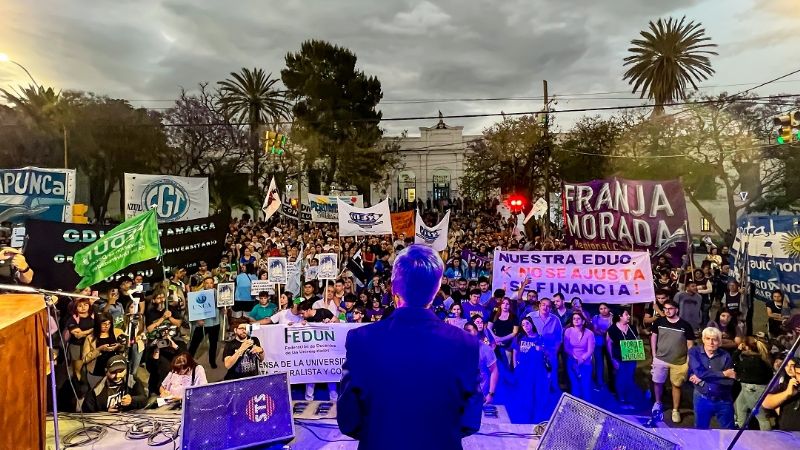 Masiva marcha en defensa de la Educación Pública y gratuita