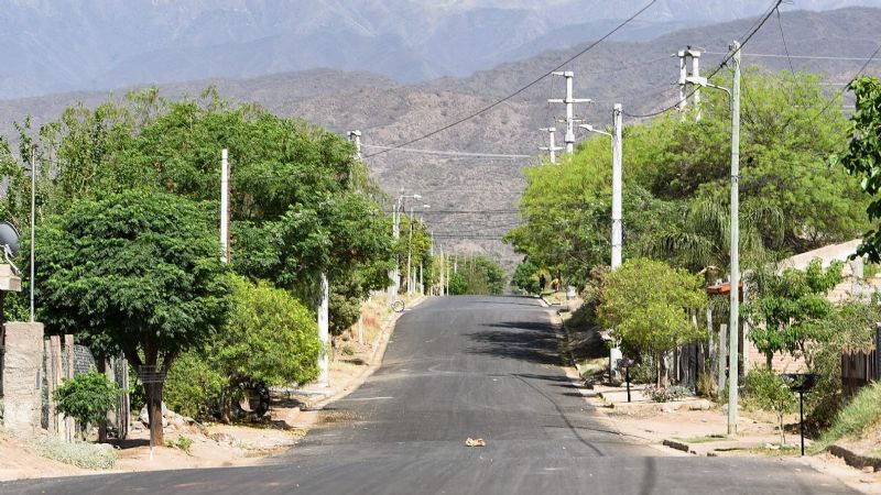 Supervisan trabajos de asfaltado en la zona norte de la capital