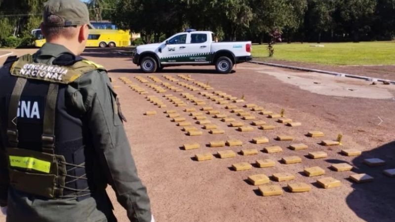 Descubren más de 136 kilos de marihuana entre la vegetación