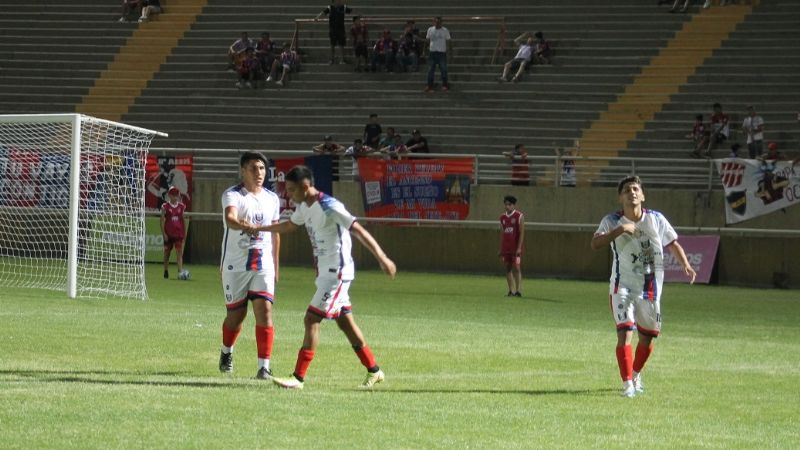 San Lorenzo venció a “La Villa” y lidera junto al “Defe”