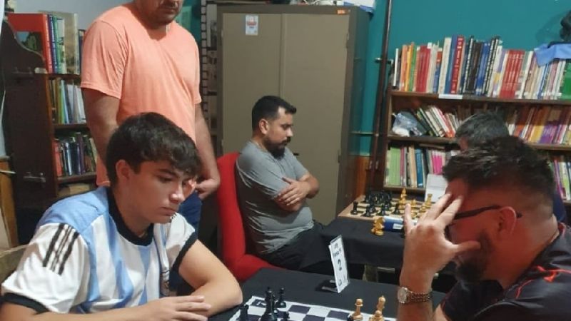 Ajedrez: Menéndez ganó el abierto "Biblioteca Manuel Ponferrada"