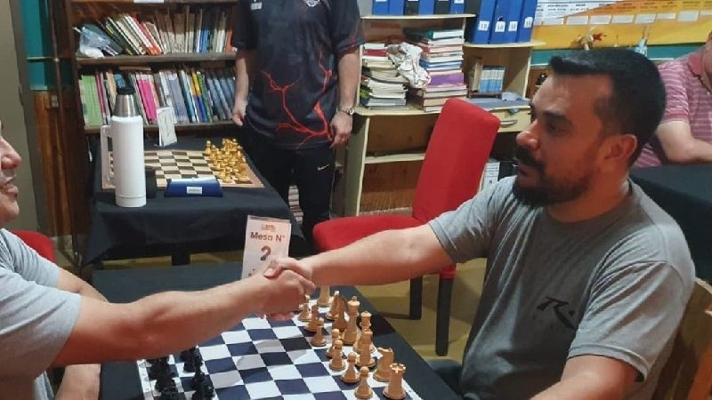 Ajedrez: Menéndez ganó el abierto "Biblioteca Manuel Ponferrada"