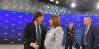 JAVIER MILEI se saluda con Patricia Bullrich y en el Programa a Dos voces el 25 de octubre de 2023 frente a Marcelo Bonelli.