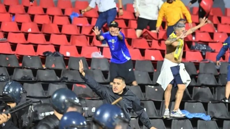 Riquelme calmó a la barra de Boca y frenó los incidentes