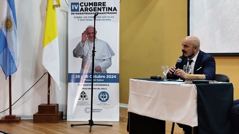 Juezas y jueces llamaron a defender la democracia y rechazaron las políticas represivas y de ajuste