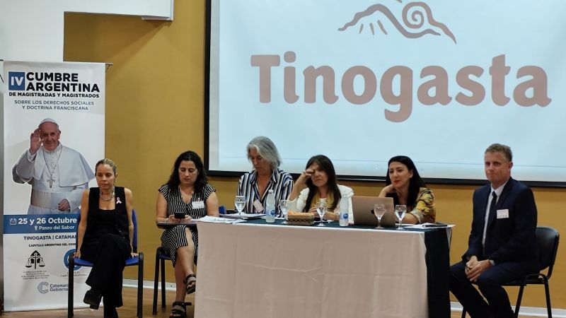 Juezas y jueces llamaron a defender la democracia y rechazaron las políticas represivas y de ajuste