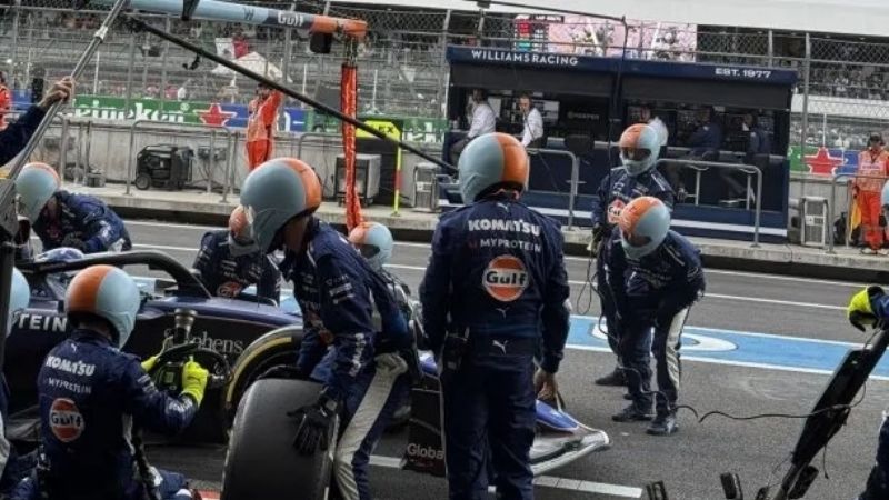 Colapinto enojado por la demora en cambiar neumáticos