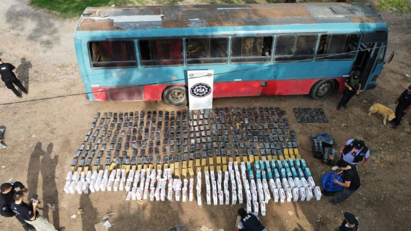 Secuestraron más de 365 kilos de droga ocultos en un colectivo