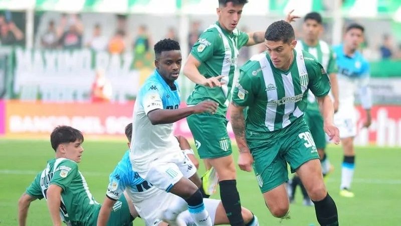 Banfield se lo dio vuelta a Racing y le ganó 2-1