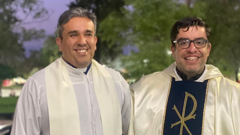 Los padres Eduadro Navarro y Facundo Brizuela celebran sus 11 años de sacerdocio