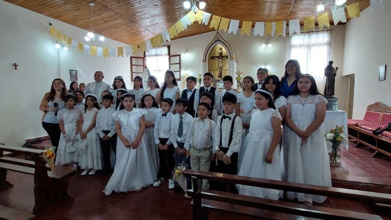 Primeras Comuniones en el barrio Eva Perón