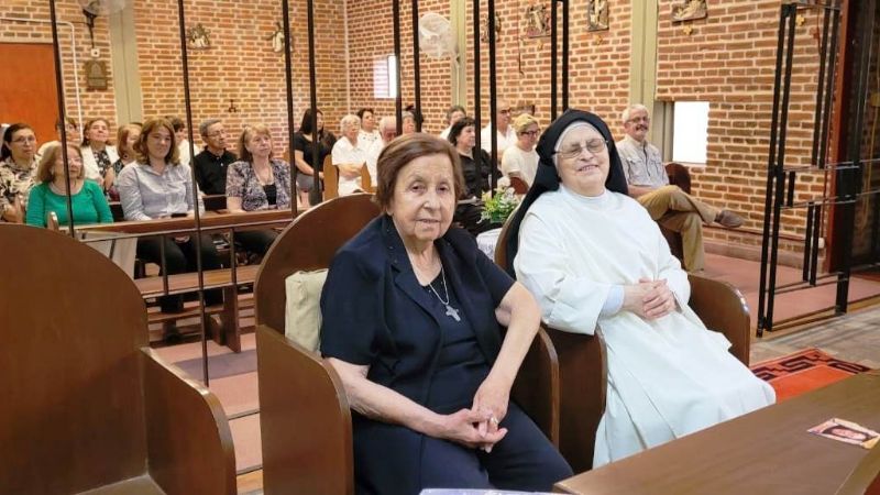 Monja dominica y laica consagrada