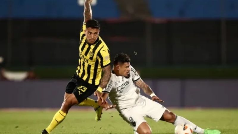 Lección de Peñarol a River, aunque no le alcanzó