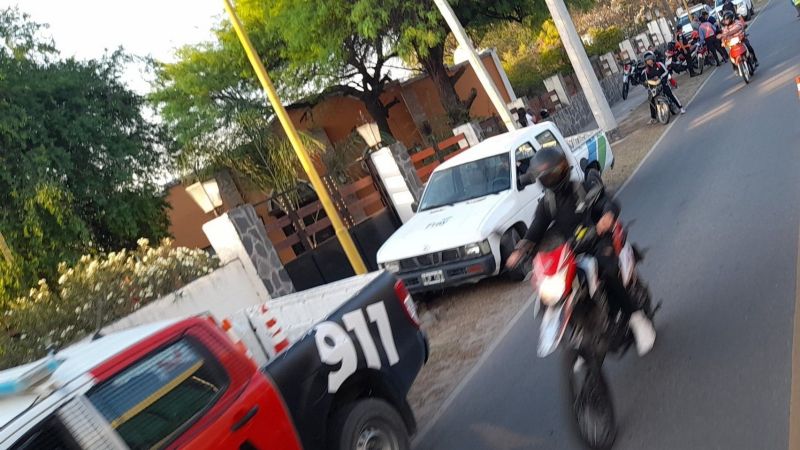 Demoraron a una camioneta oficial