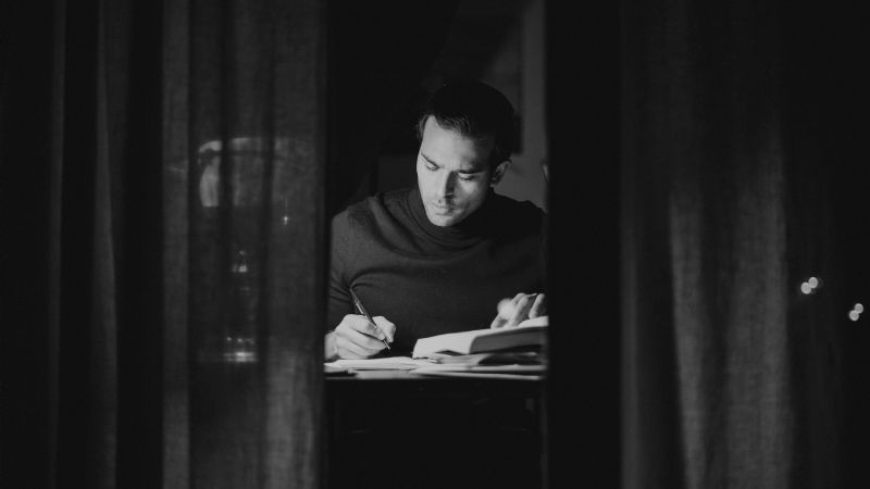 Despojando de santidad a una guerra barbárica