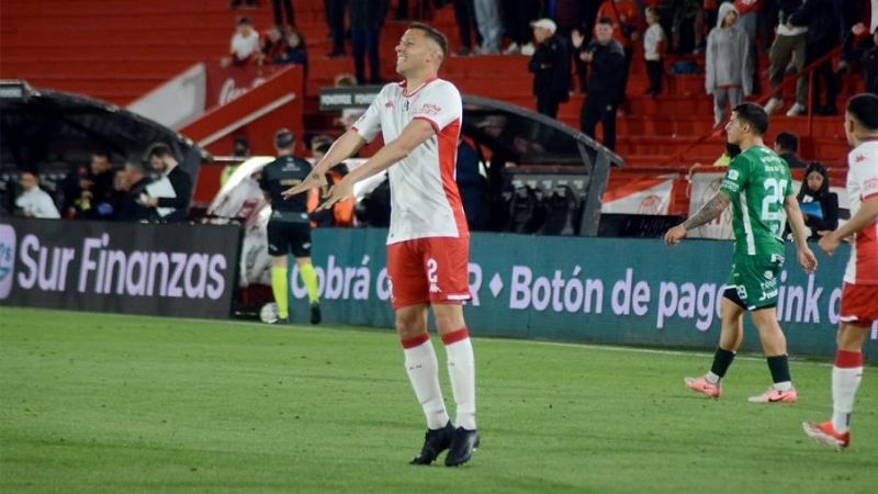 Huracán venció a Sarmiento y escolta a Vélez