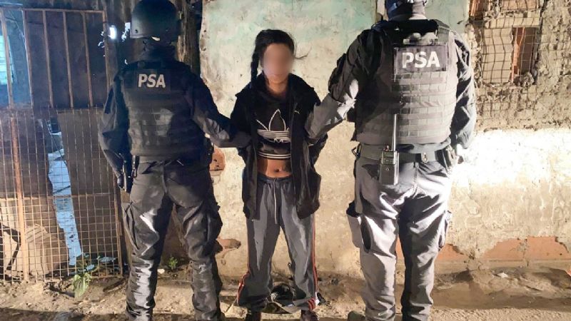Capturaron a dos personas con numerosas dosis de cocaína