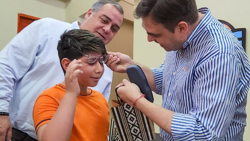 Entregaron anteojos a vecinos y vecinas de Los Altos