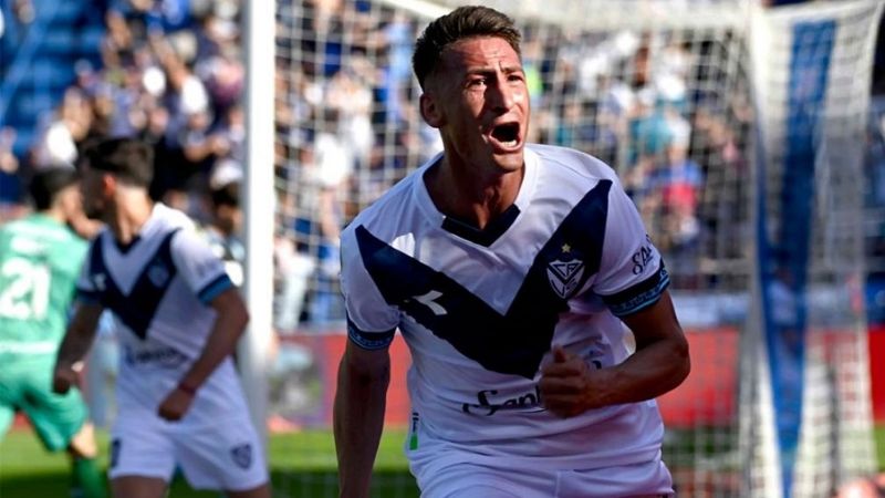 Vélez volvió al triunfo y sigue arriba