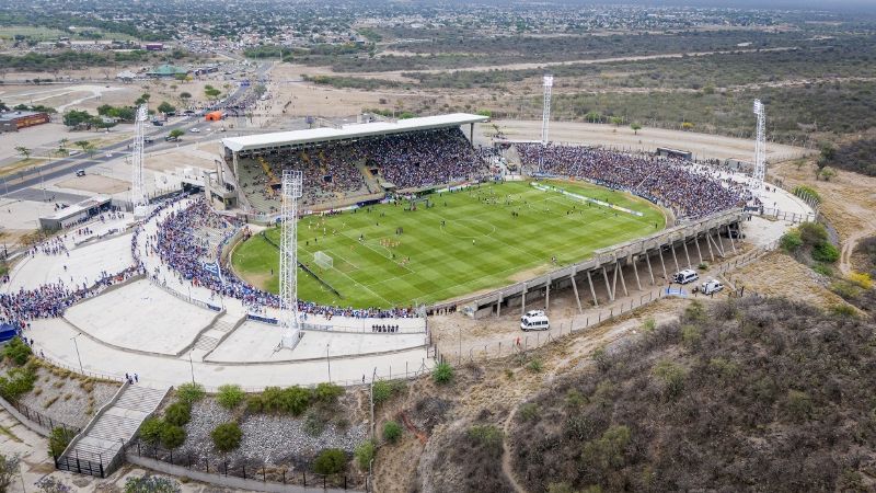 ¡Viva el amor!: Le propuso casamiento en el Estadio Bicentenario de Catamarca