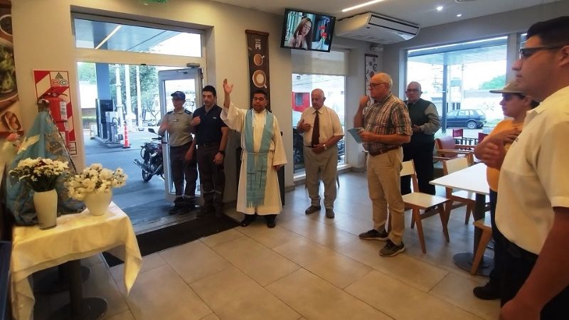 La Madre del Valle visita estaciones de servicio