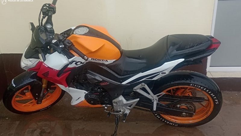 Secuestran dos vehículos robados en un taller mecánico