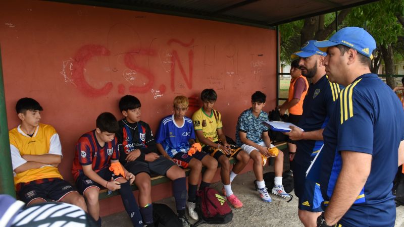 Con 500 inscriptos Boca Juniors prueba jugadores en la UNCA